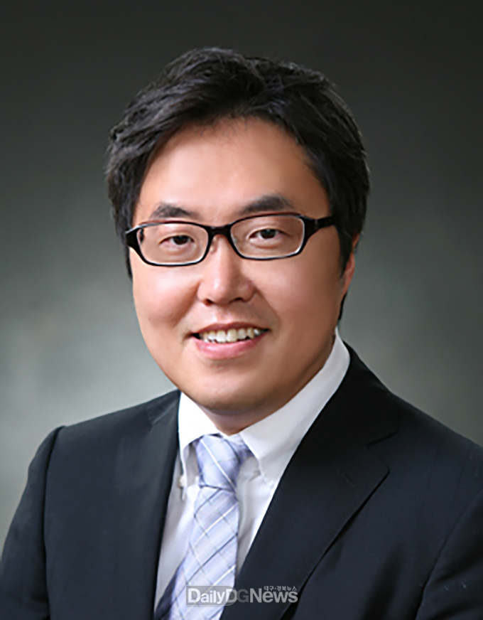 보건복지부 장관 표창을 받은 계명대학교 행정학과 이윤석 교수. (사진=계명대 제공)
