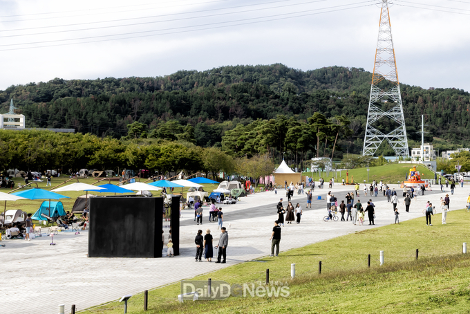 달성문화재단. ‘2024 달성 대구현대미술제’ 야외전시 개최 모습. (사진=달성군 제공)