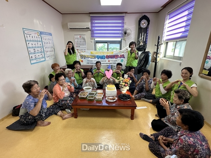의흥면 지역사회보장협의체, 정성 한 상 ‘어르신의 행복한 생신상’