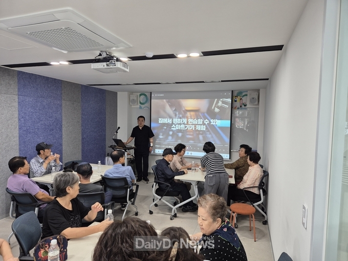 칠곡군 거점 복지전담센터, 주민 대상 스마트 기기 활용 교육 실시