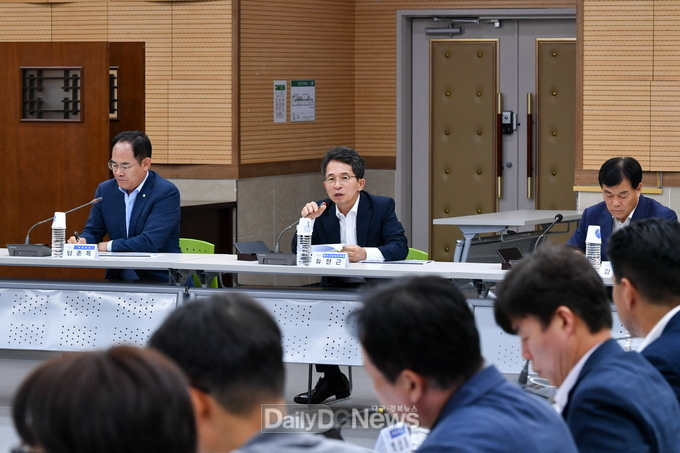 유정근 영주시장 권한대행이 인사말을 하고 있다