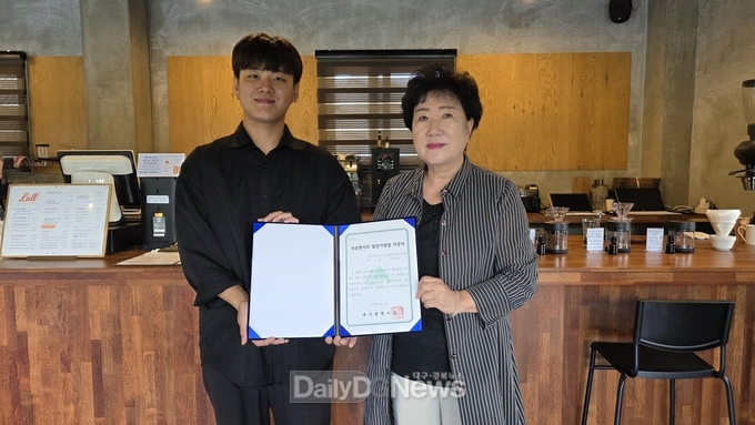 (사)군위군자원봉사센터 자원봉사 할인가맹점 지정서 전달