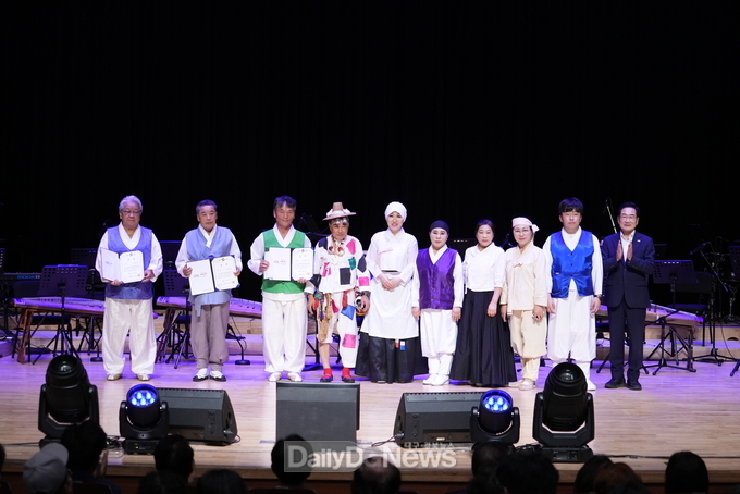 영천아리랑 전국경창대회 금상 수상자 단체 기념촬영