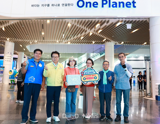울진군은 지난 9월 9일 국립울진해양과학관에서 관광택시의 1,000번째 탑승을 기념하는 깜짝 이벤트를 진행했다