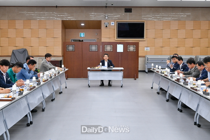 유정근 영주시장 권한대행이 세부계획 의견을 말하고 있다