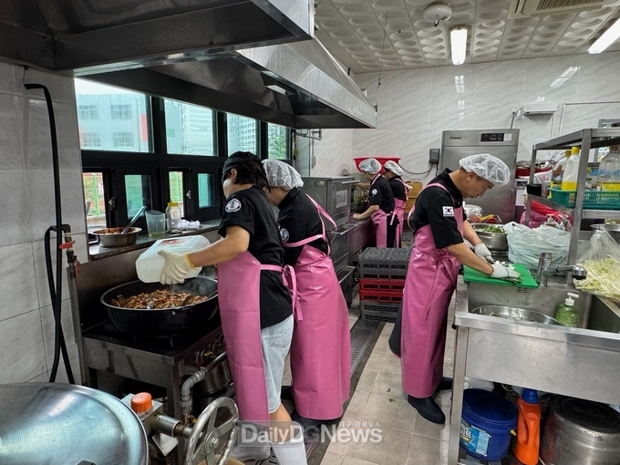 구미 한식대가들, 어르신께 따뜻한 밥상 대접