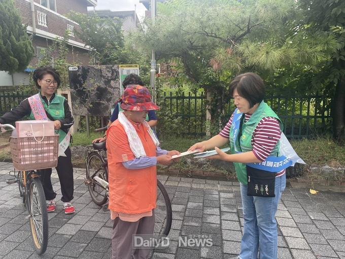 성동초 앞 자전거 계도 활동 전개