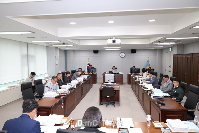 포항시의회 예산결산특별위원회, 2025년도 제2회 추가경정예산안 심사 시작