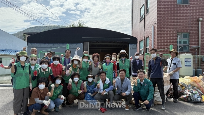 성산면 새마을회, 폐농약병 수거 및 선별작업 실시