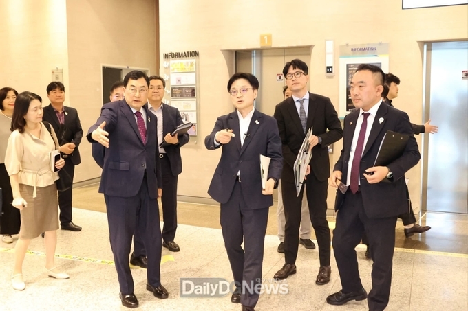 김정관 산업부 장관 경주서 APEC 경제인행사 준비상황 점검