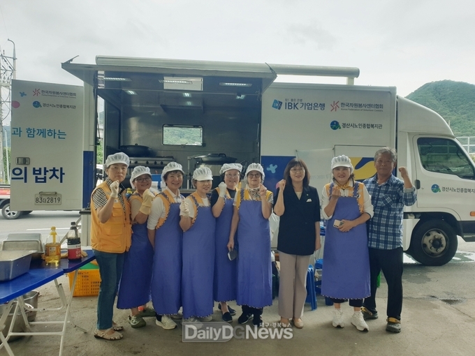남천면 협석리경로당 현장에서 즉석요리로 든든한 한끼 제공