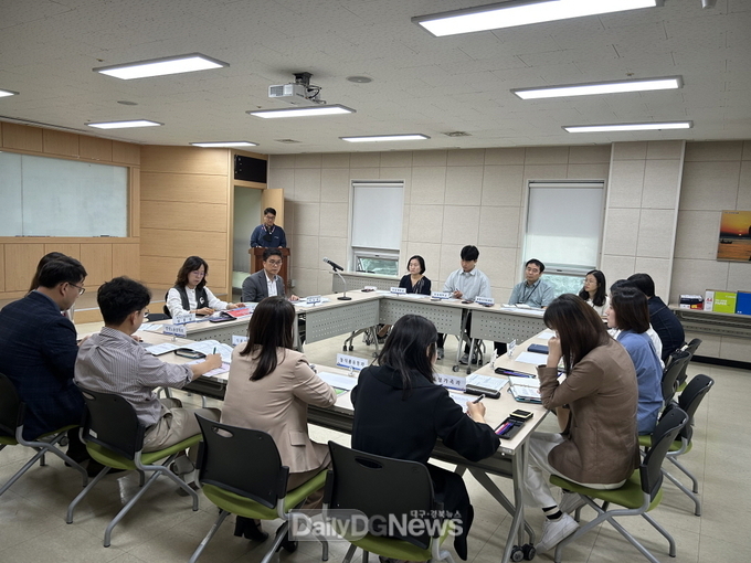  포항시는 지구촌 엑스포 행사 개최를 앞두고 지난 22일 시청 드림스타트실에서 최종보고회를 열고 교통 대책, 안전관리, 현장 운영 인력 등 세부 준비 사항을 점검했다.