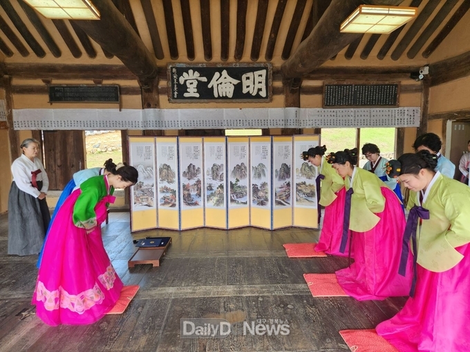 성주군, ‘2025년 전통 성년식’ 성주향교 명륜당에서 개최