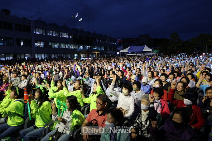 의성군, ‘2025 군민 열린음악회’ 성황리 개최