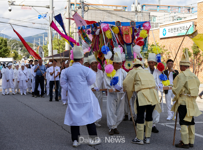 주민 주도의 새로운 문화실험 ‘천국가는 꽃 상여소리’