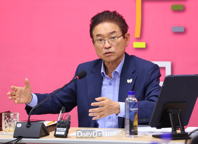 이철우 도지사가 9월 25일 APEC정상회의 추진 사항 점검회의를 주재하고 있다.