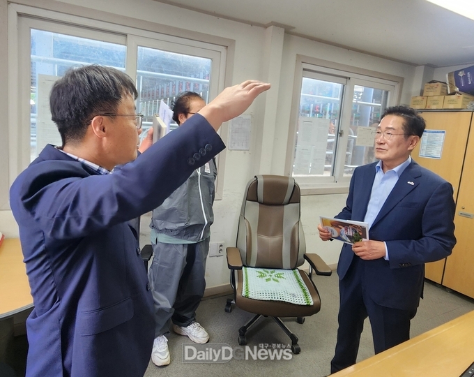 영천시는 10월부터 내년 2월까지를 가축전염병 특별방역대책기간으로 정하고, 어느 때보다 강화된 방역 활동에 돌입한다고 밝혔다.