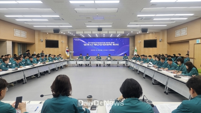 영주시, 국가 정보시스템 장애 관련 긴급 대책회의 개최하는 모습