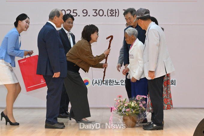 경북도, 제29회 노인의 날 기념식 성황리 개최