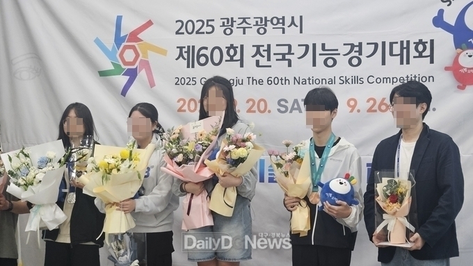 경상북도 제공) 시상사진(그래픽디자인)_구미전자공업고_장윤지