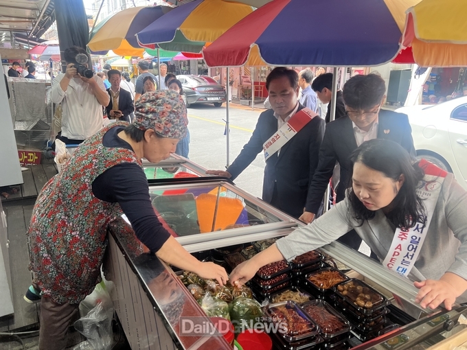 김학홍 행정부지사, 추석맞이 전통시장 장보기․복지시설 위문