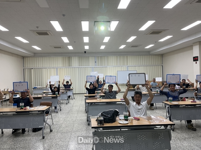 제18기 대가야농업기술대학, 딸기고설육묘학과 골든묘를 울려라 퀴즈대회 개최