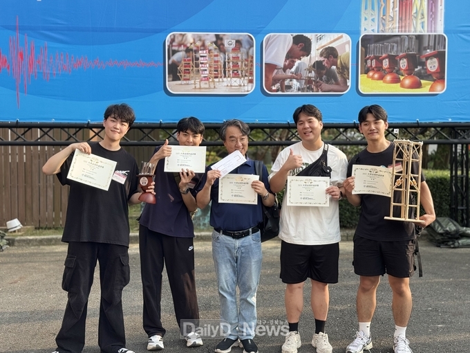 계명대 CSL팀이 대만에서 열린 IDEERS 2025에서 종합3위를 차지한 후 기념촬영을 하고 있다. (사진=계명대 제공)