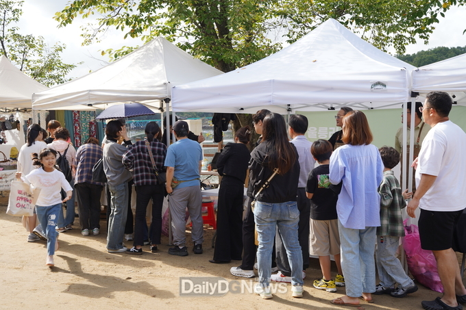 울릉군 농촌신활력플러스사업 액션그룹, 안동 월영장터서 울릉의 이야기를 전하다