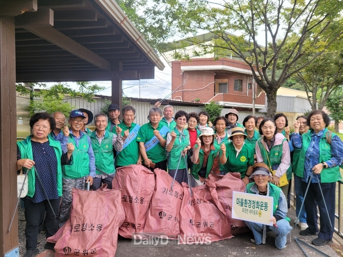 버스 승강장 및 초등학교 주변 환경정비 실시