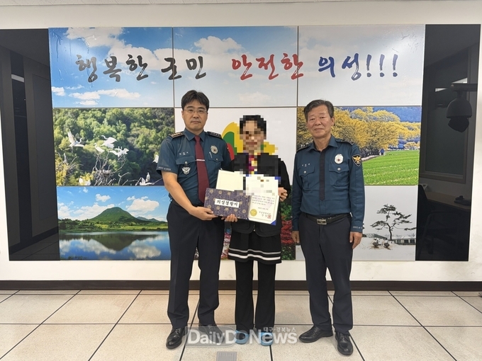 의성경찰서, CCTV 관제센터서 음주운전 차량 검거 직원에게 감사장 전달