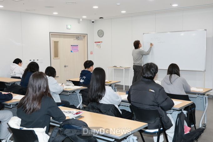 사진은 명품교육도시로 성장 위한 중-고교희망아카데미윈터스쿨 운영 장면
