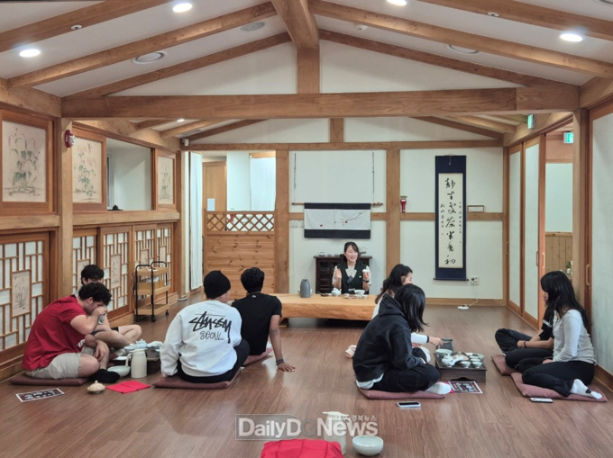 외국인 대상 1박 2일 산림치유 프로그램 운영