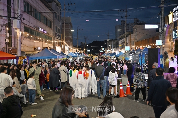 김천시 황금포차 시즌2, 부곡맛고을축제에 시민 발길 북적