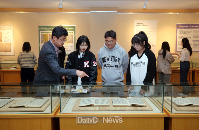 계명대학교 동산도서관. ‘병자호란의 기억’ 특별전 개최 모습. (사진=계명대 제공)