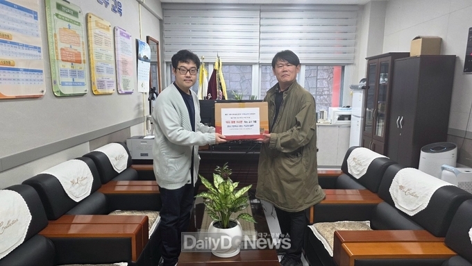 울릉군⇔울릉군지역사회보장협의체⇔코오롱글로텍(주), 복지자원 연계‘워터롱롱 마라톤 교구’지원