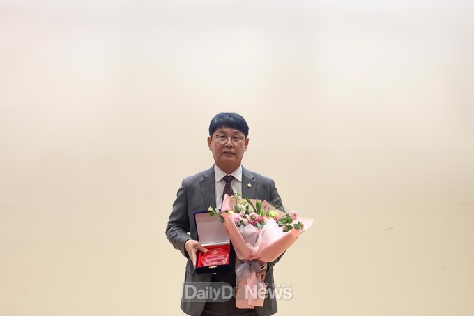 영주시의회 손성호 의원,‘2025 지방자치 의정대상’수상