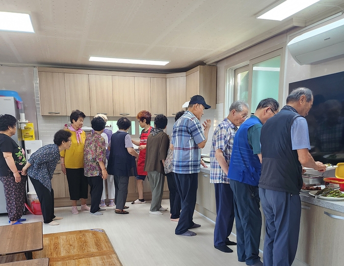 안동시, 경로당 어르신 행복밥상 지원사업 운영