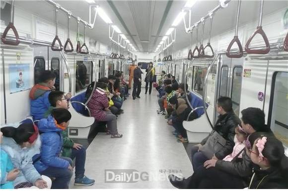 중국 광서지역 초등학생 수학여행단 500여명이 2015년 2월 10일, 11일 대구시민안전테마파크를 찾아 지하철, 산악, 지진, 소화기, 심폐소생술 등을 체험했다(대구시 제공)