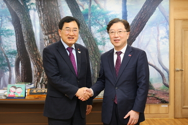 경주시, 오스카 츠요시 주부산일본총영사 예방… APEC 성공 개최 외교 성과 공유